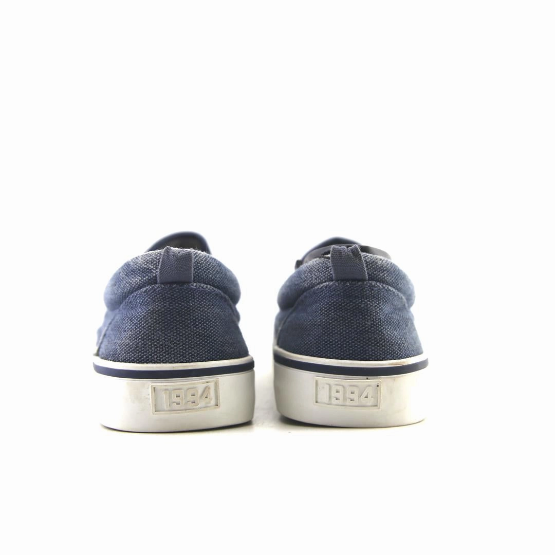 OLD NAVY NEUTRAL CANVAS everyday Old Navy footwear looks