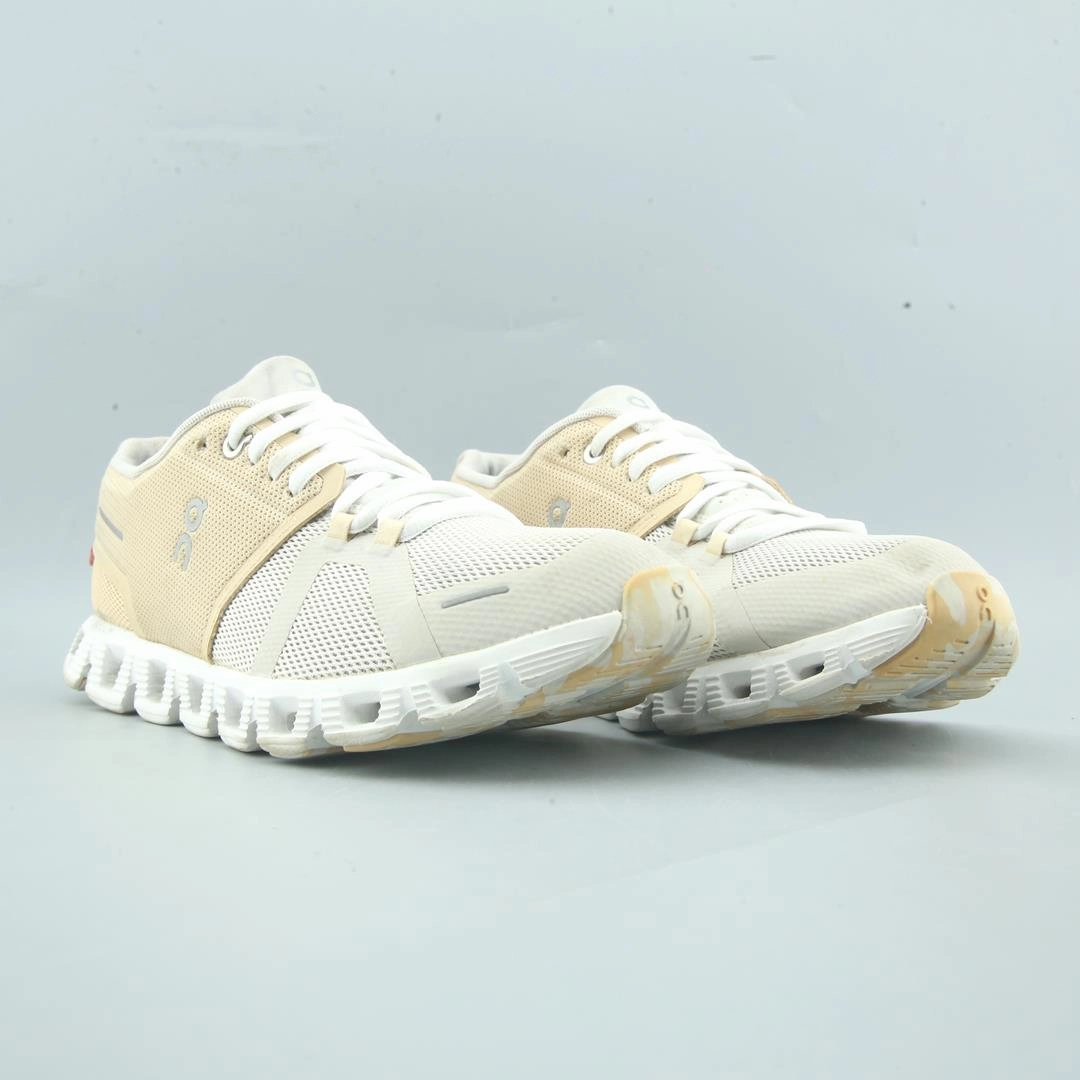 ON CLOUD 5 On Cloud lightweight running shoes