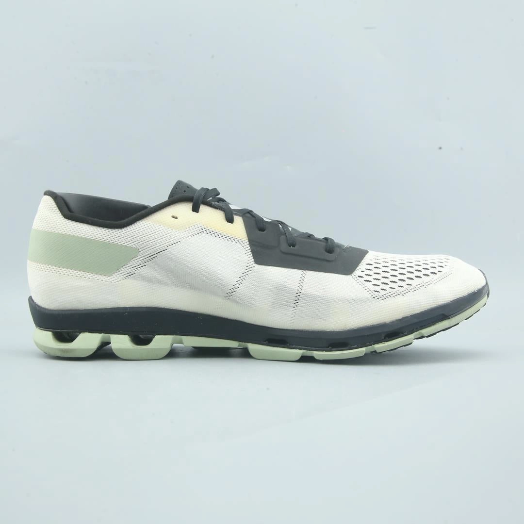 ON CLOUD FLASH On Cloud lightweight running shoes