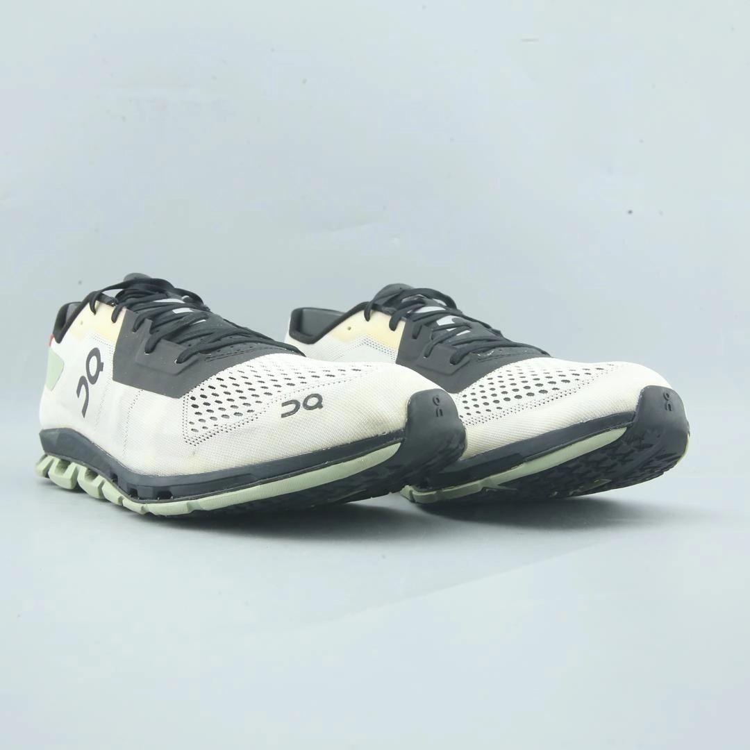 ON CLOUD FLASH On Cloud lightweight running shoes