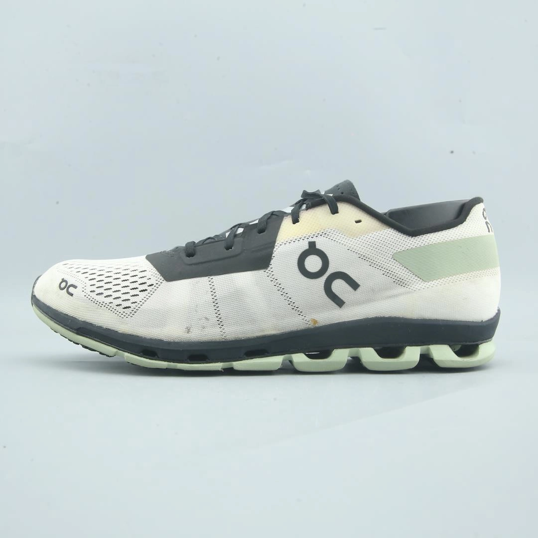 ON CLOUD FLASH On Cloud cushioned shoes with lightweight feel