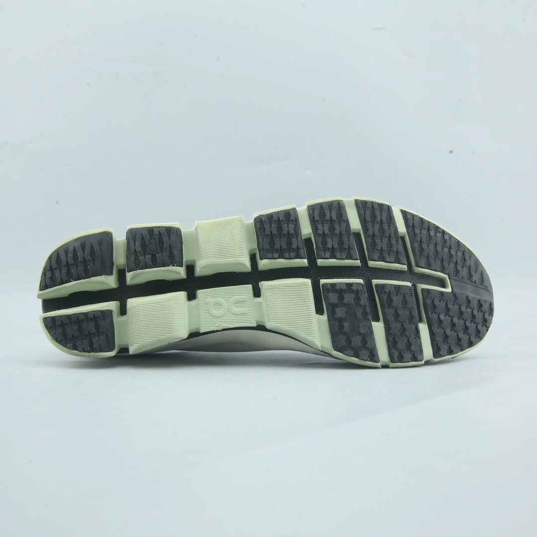 ON CLOUD FLASH On Cloud lightweight running shoes