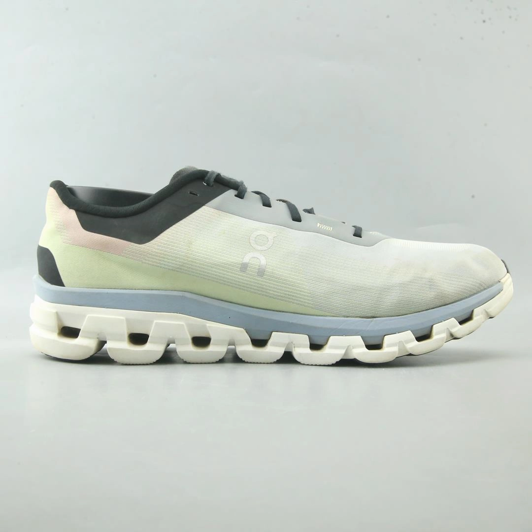 ON CLOUD FLOW 4 On Cloud lightweight running shoes