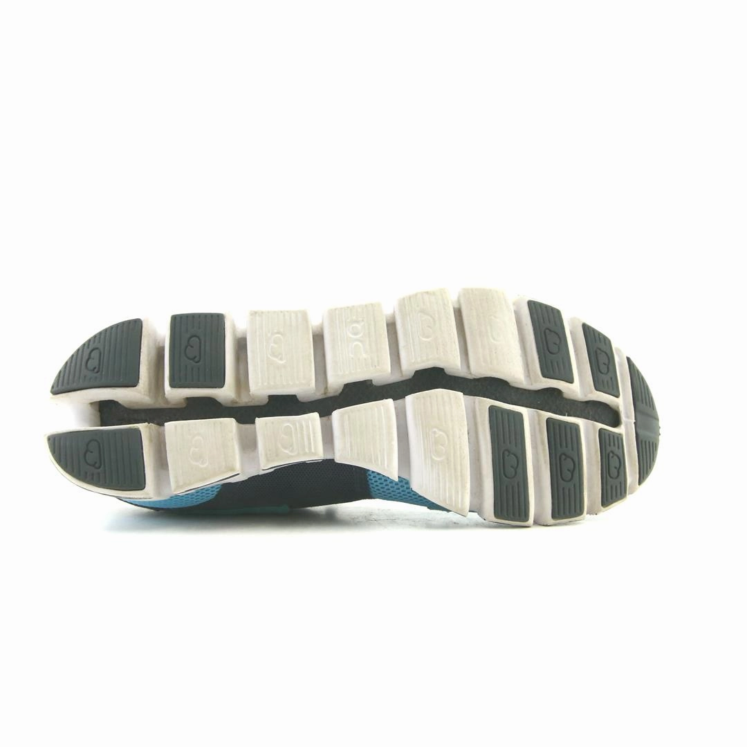 ON CLOUD FLOW On Cloud lightweight running shoes