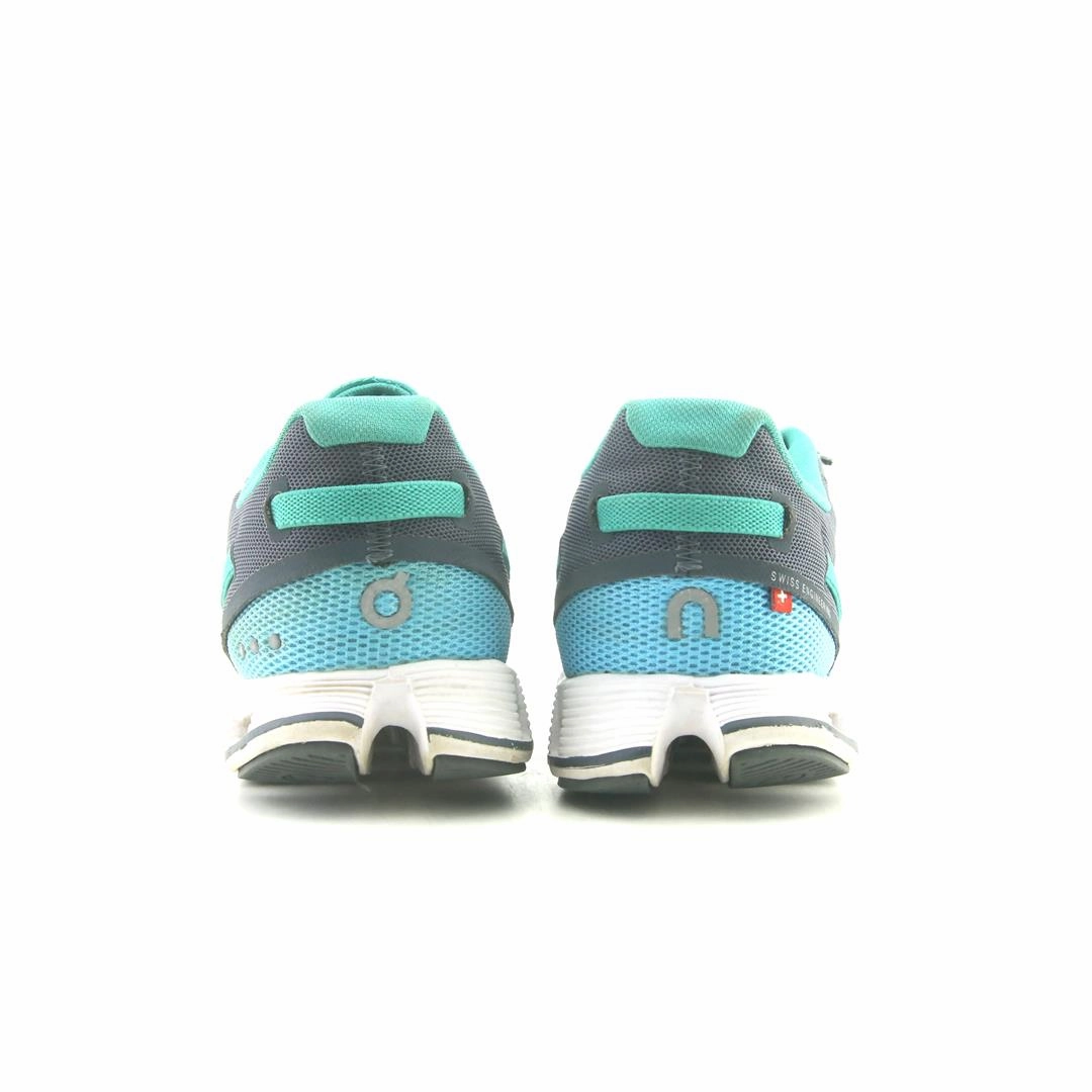 ON CLOUD FLOW On Cloud lightweight running shoes