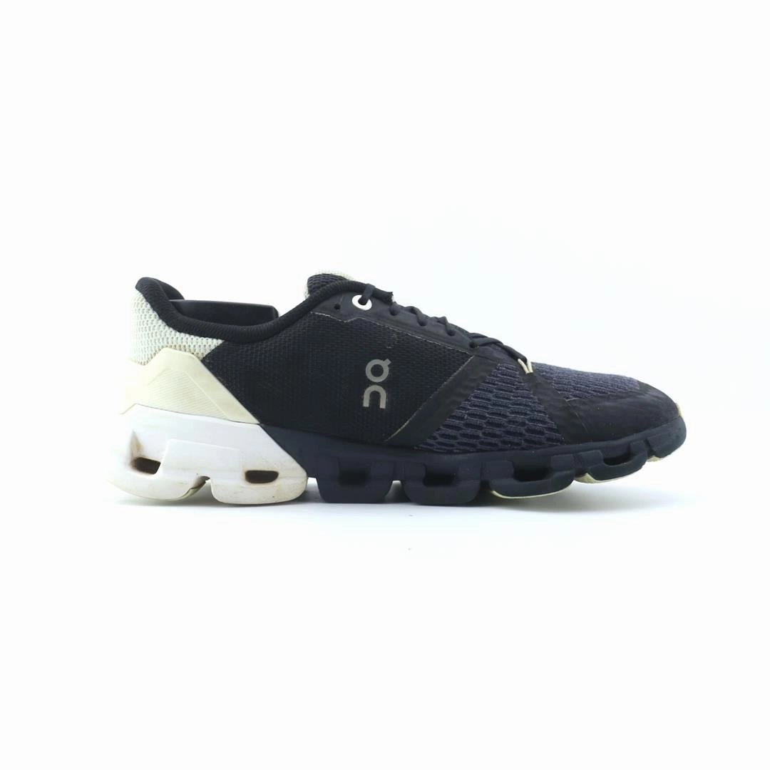 ON CLOUD FLYER 4 On Cloud lightweight running shoes