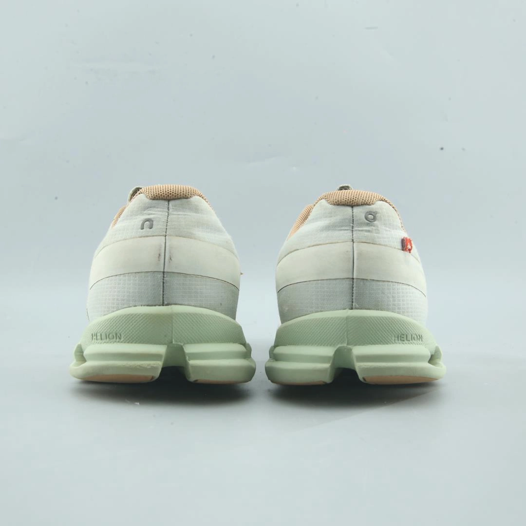 ON CLOUD FLYER On Cloud lightweight running shoes
