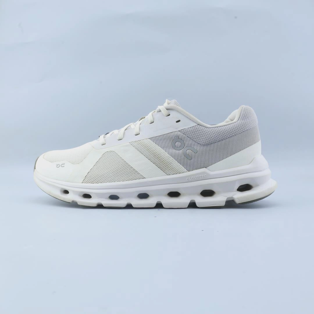 ON CLOUD RUNNER On Cloud cushioned shoes with lightweight feel
