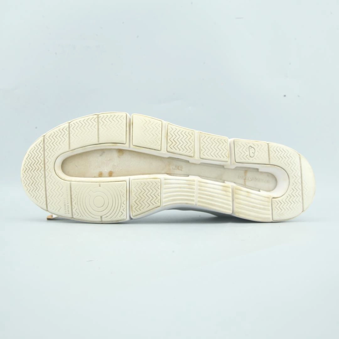 ON CLOUD  THE ROGER On Cloud lightweight running shoes
