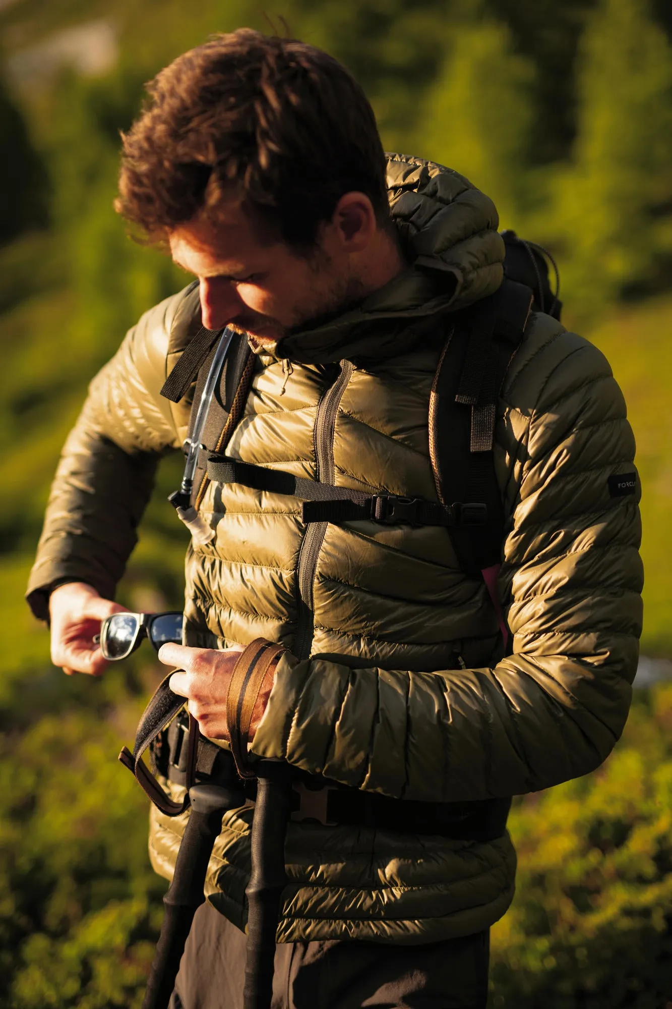 Outdoor Decathlon Clothing Forclaz Men's MT100 Hooded Down Puffer Jacket