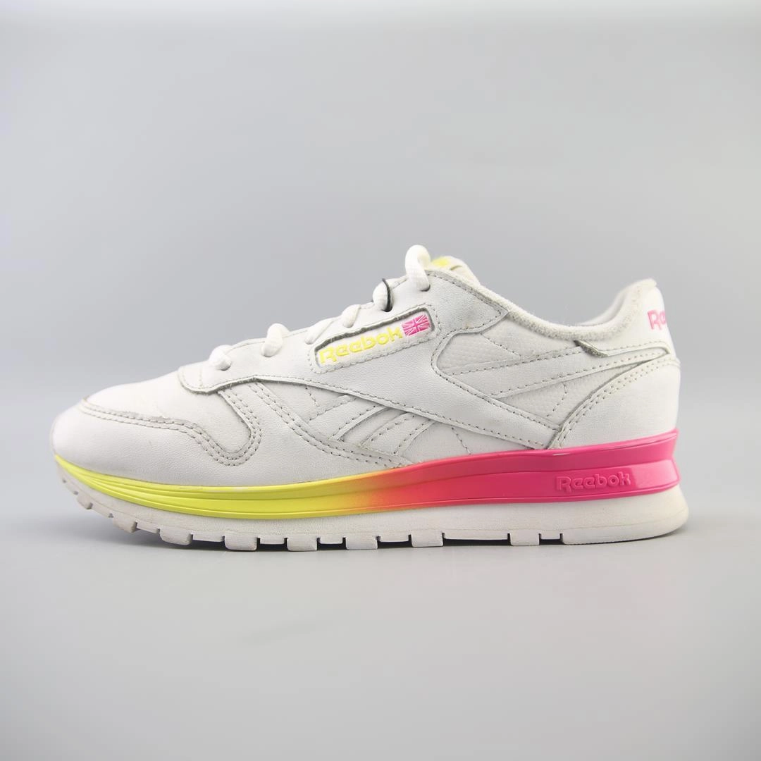 REEBOK CLASSIC MU Reebok versatile sport footwear