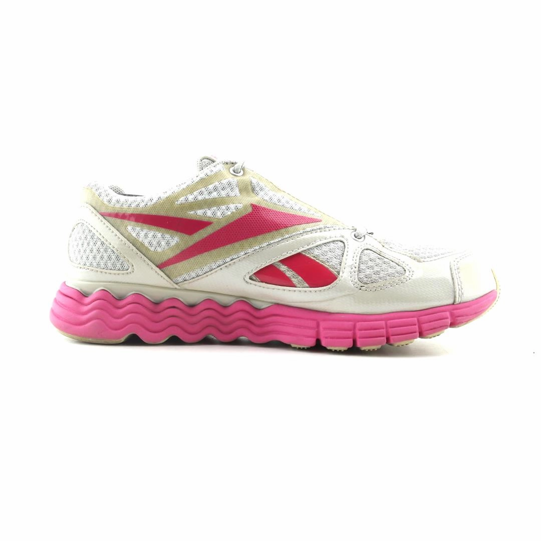 REEBOK VIBETECH Reebok athletic footwear visuals