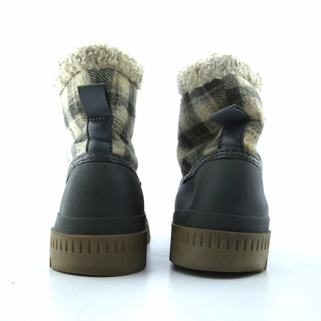 TIME AND TRU . Time And Tru casual shoe looks