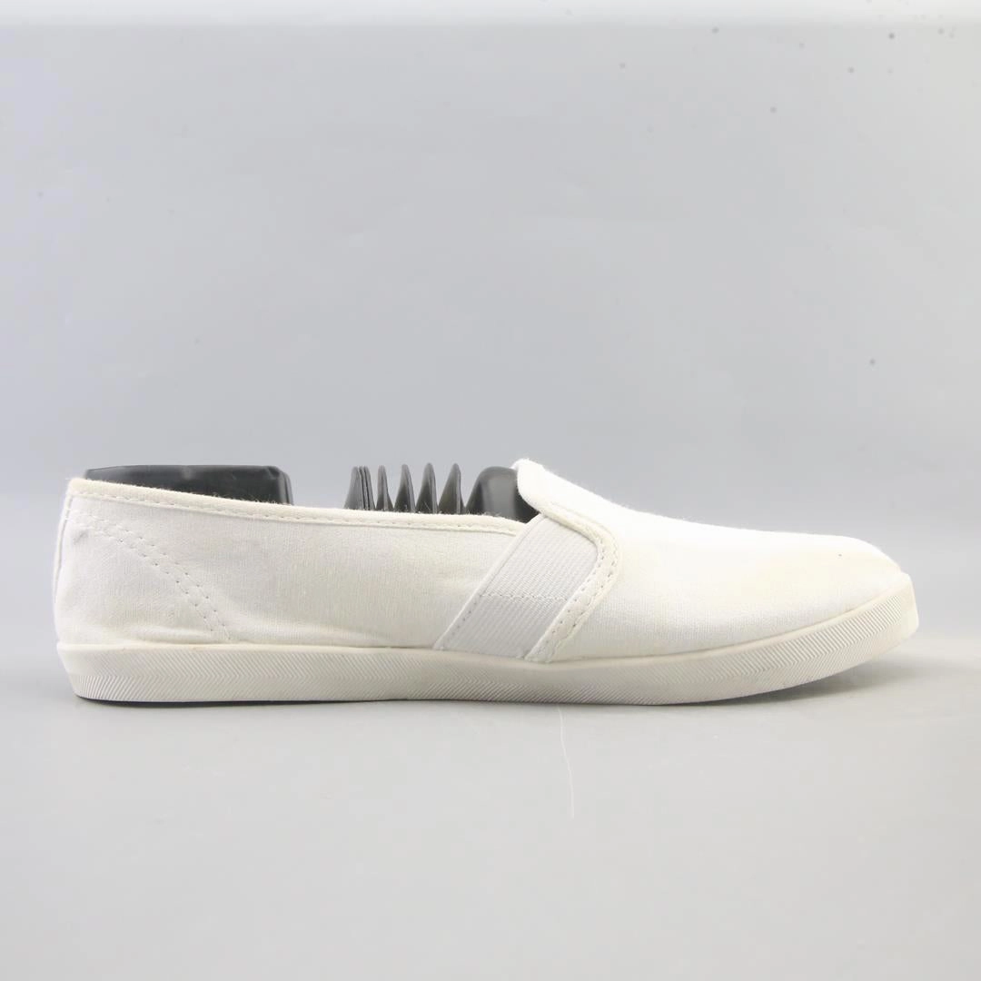 TIME AND TRU . Time And Tru casual shoe looks