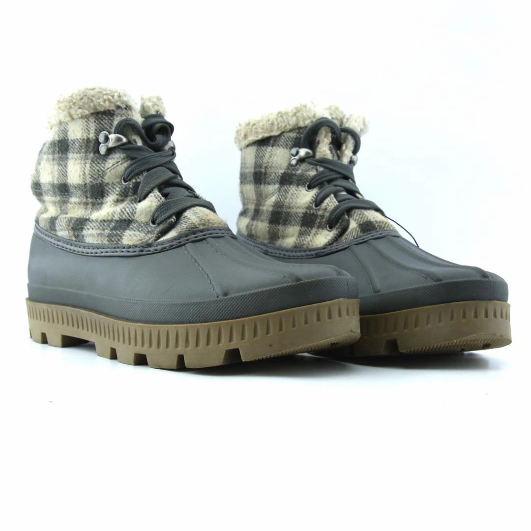 TIME AND TRU . Time And Tru casual shoe looks