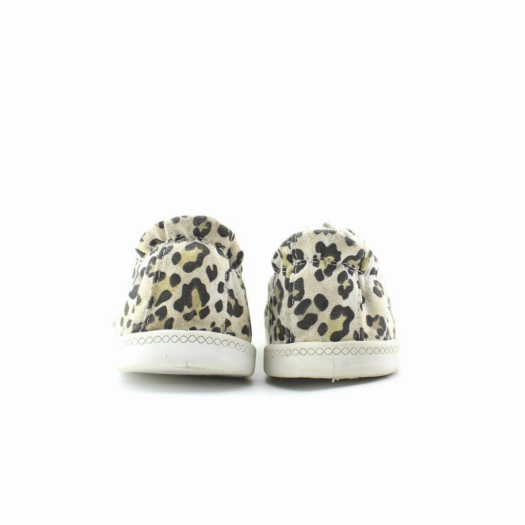 TIME AND TRU . Time And Tru casual shoe looks