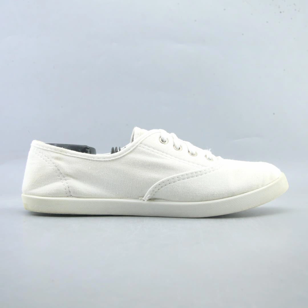TIME AND TRU . Time And Tru casual shoe looks