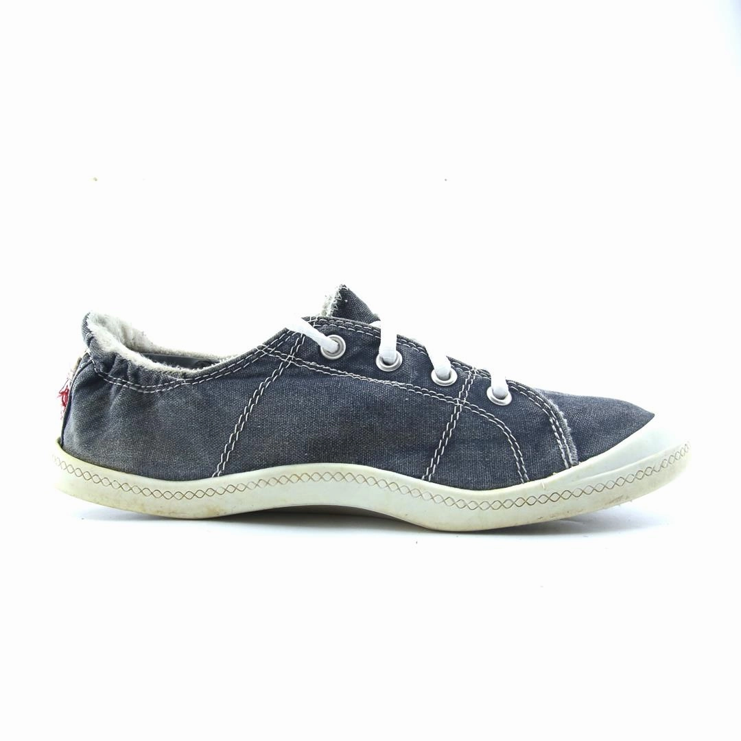 TIME AND TRU . Time And Tru casual shoe looks