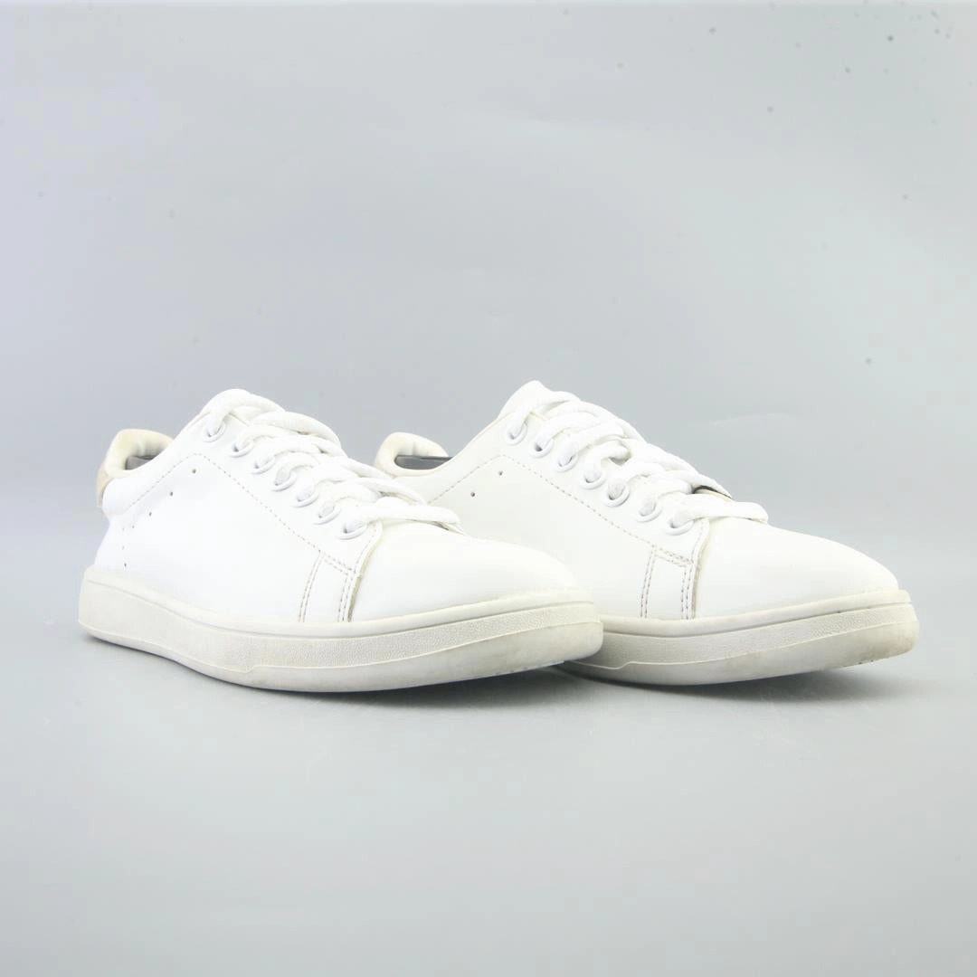 TIME AND TRU . Time And Tru casual shoe looks