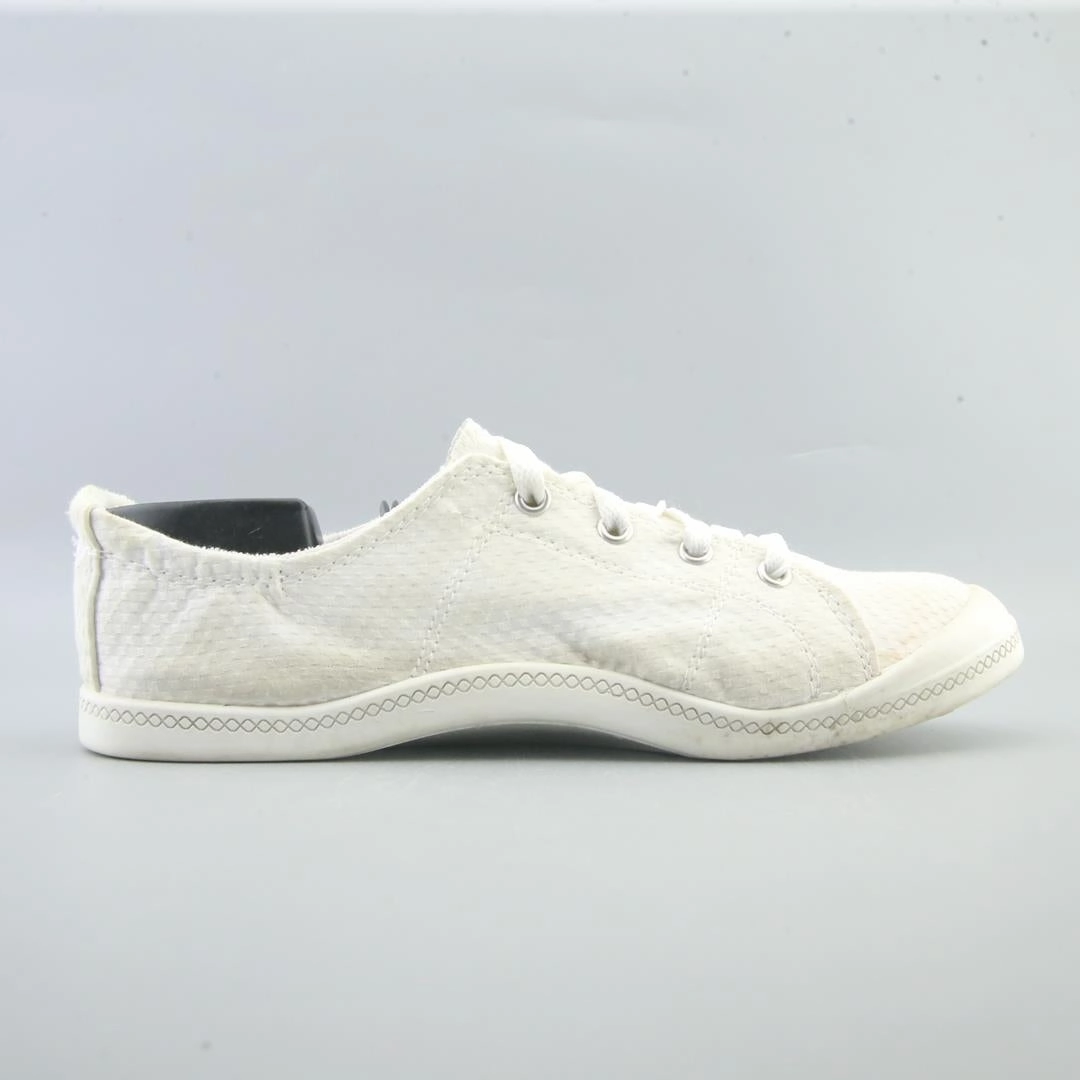 TIME AND TRU . Time And Tru casual shoe looks