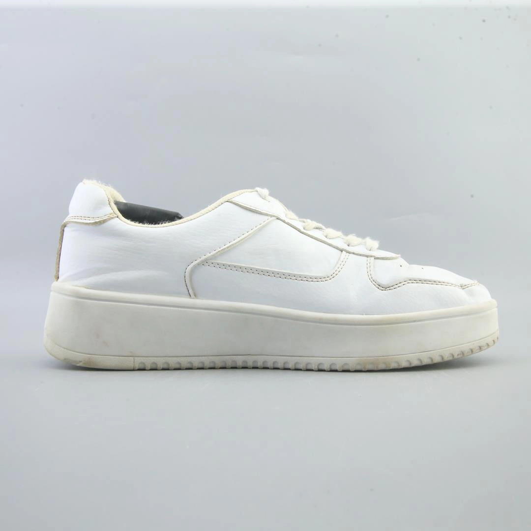 TIME AND TRU . Time And Tru casual shoe looks