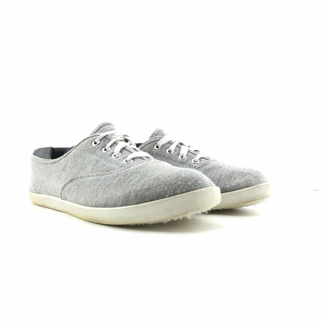 TIME AND TRU . Time And Tru casual shoe looks