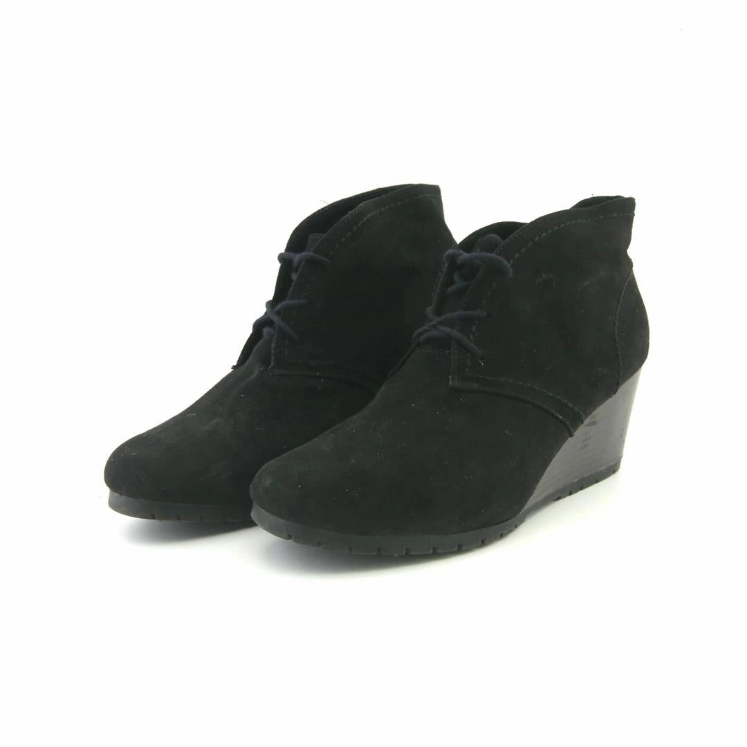 TIME AND TRU . Time And Tru everyday casual footwear