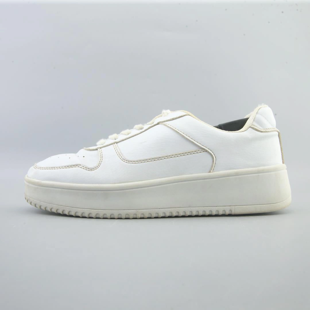 TIME AND TRU . Time And Tru everyday casual footwear