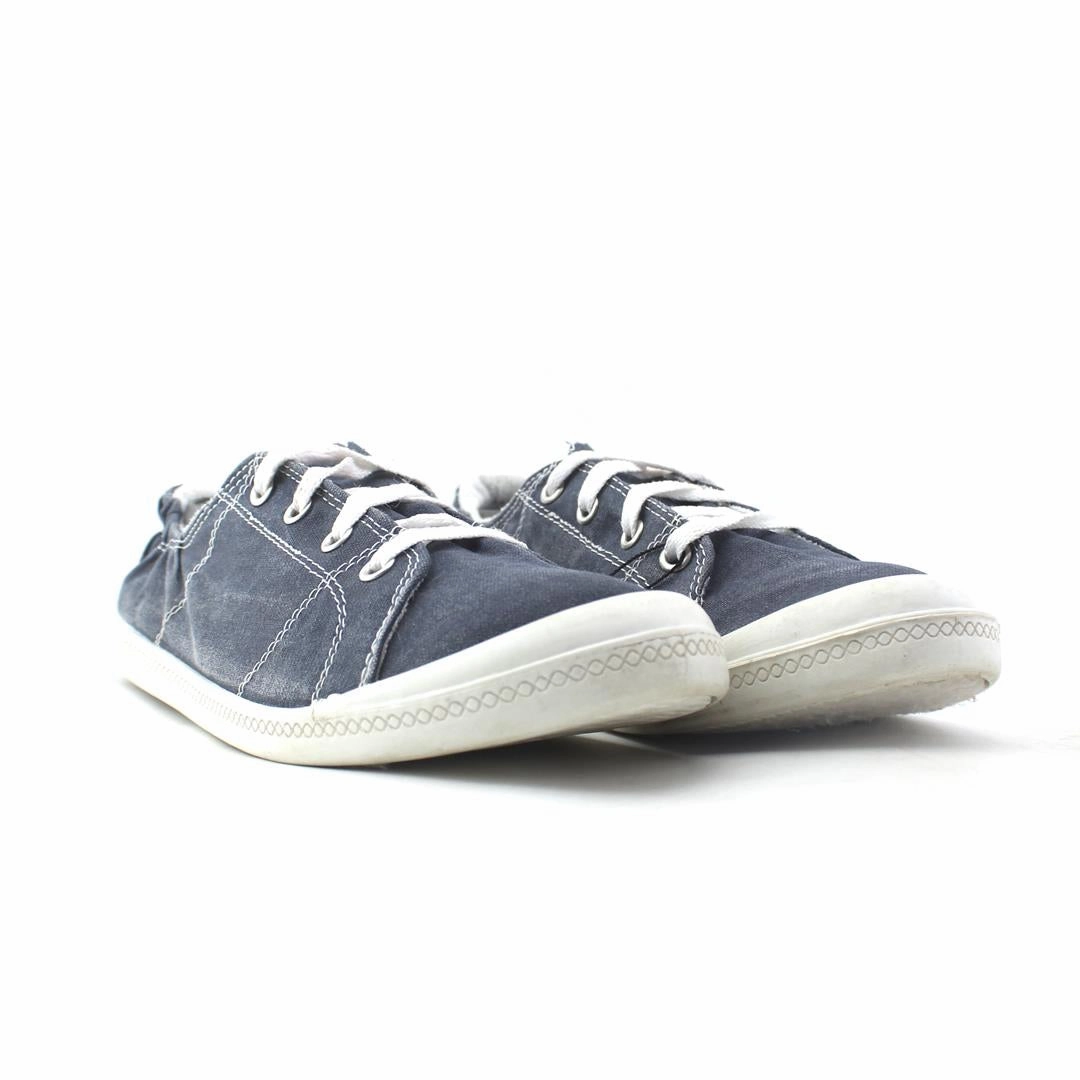 TIME AND TRU . Time And Tru casual shoe looks