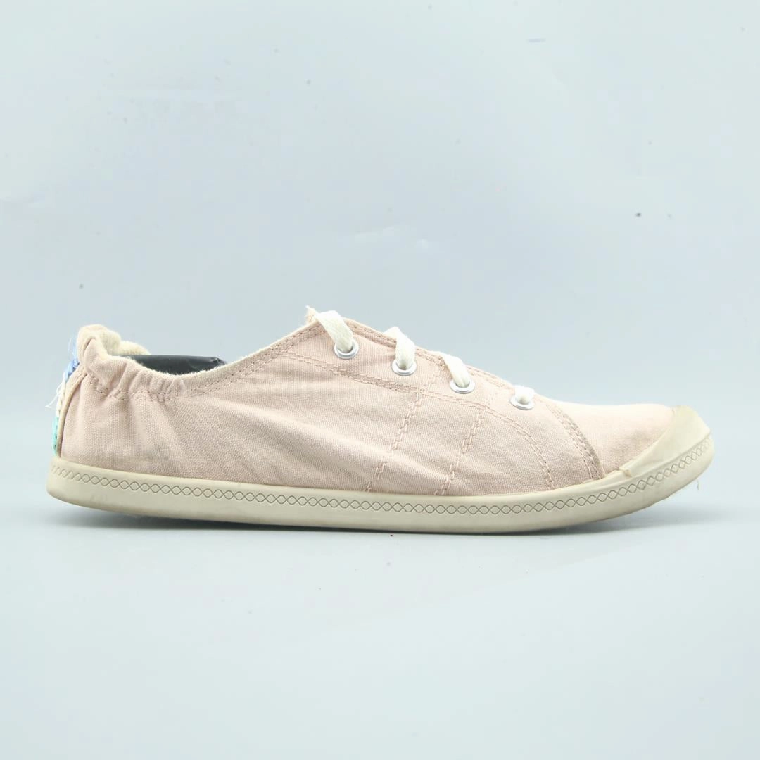 TIME AND TRU . Time And Tru casual shoe looks