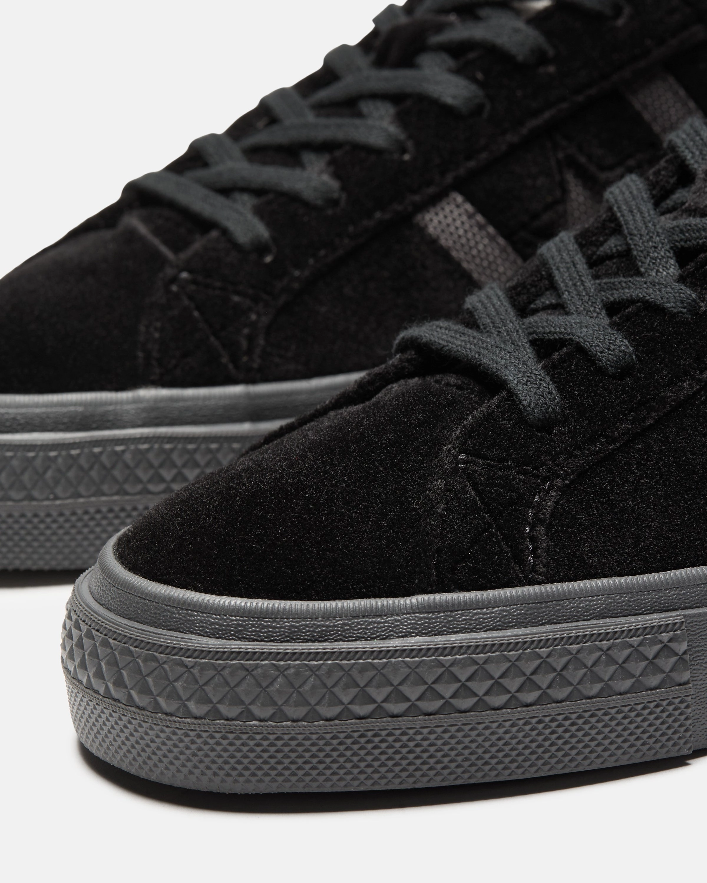 UNDEFEATED X CONVERSE ONE STAR ACADEMY PRO OX - BLACK Womens vintage sneakers