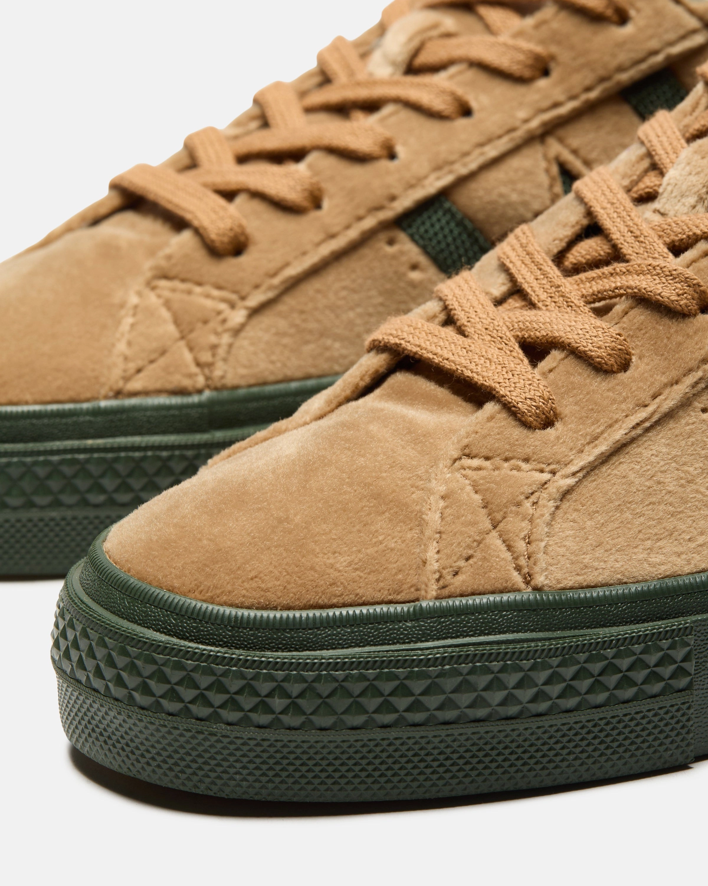 UNDEFEATED X CONVERSE ONE STAR ACADEMY PRO OX - BROWN Womens vintage sneakers
