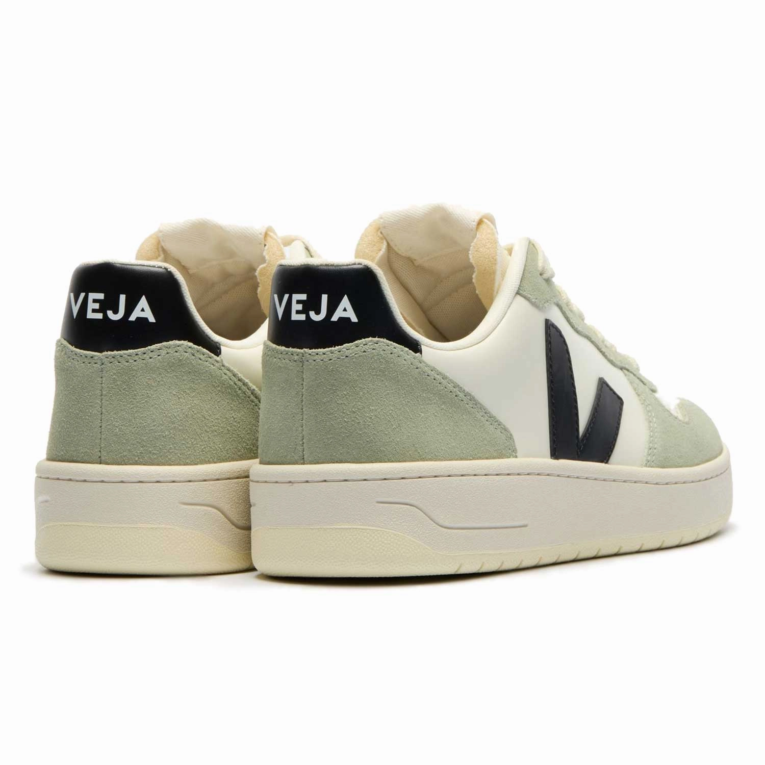 V-10 Leather Sneaker Veja eco-friendly sneakers
