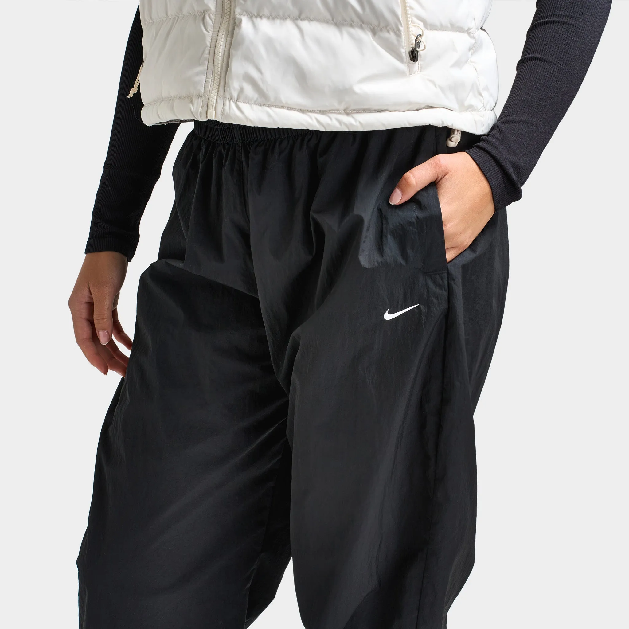 Womens Nike Nike Sportswear Women's Mid-Rise Oversized Woven Joggers Black / White