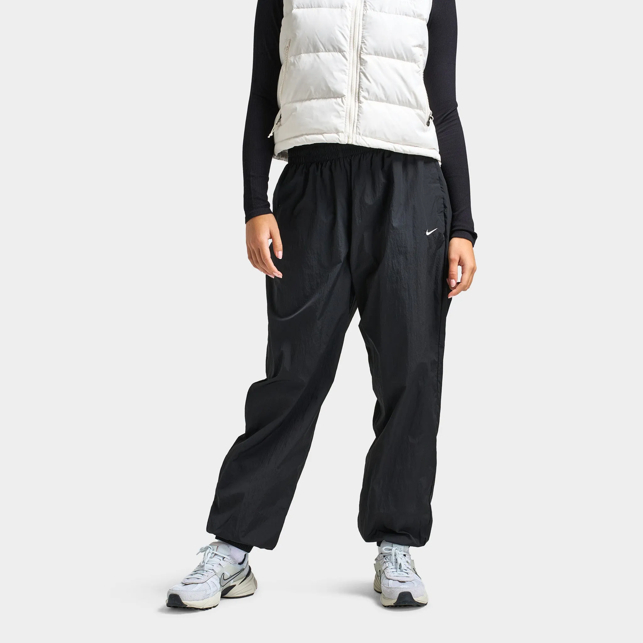 Womens Nike Nike Sportswear Women's Mid-Rise Oversized Woven Joggers Black / White