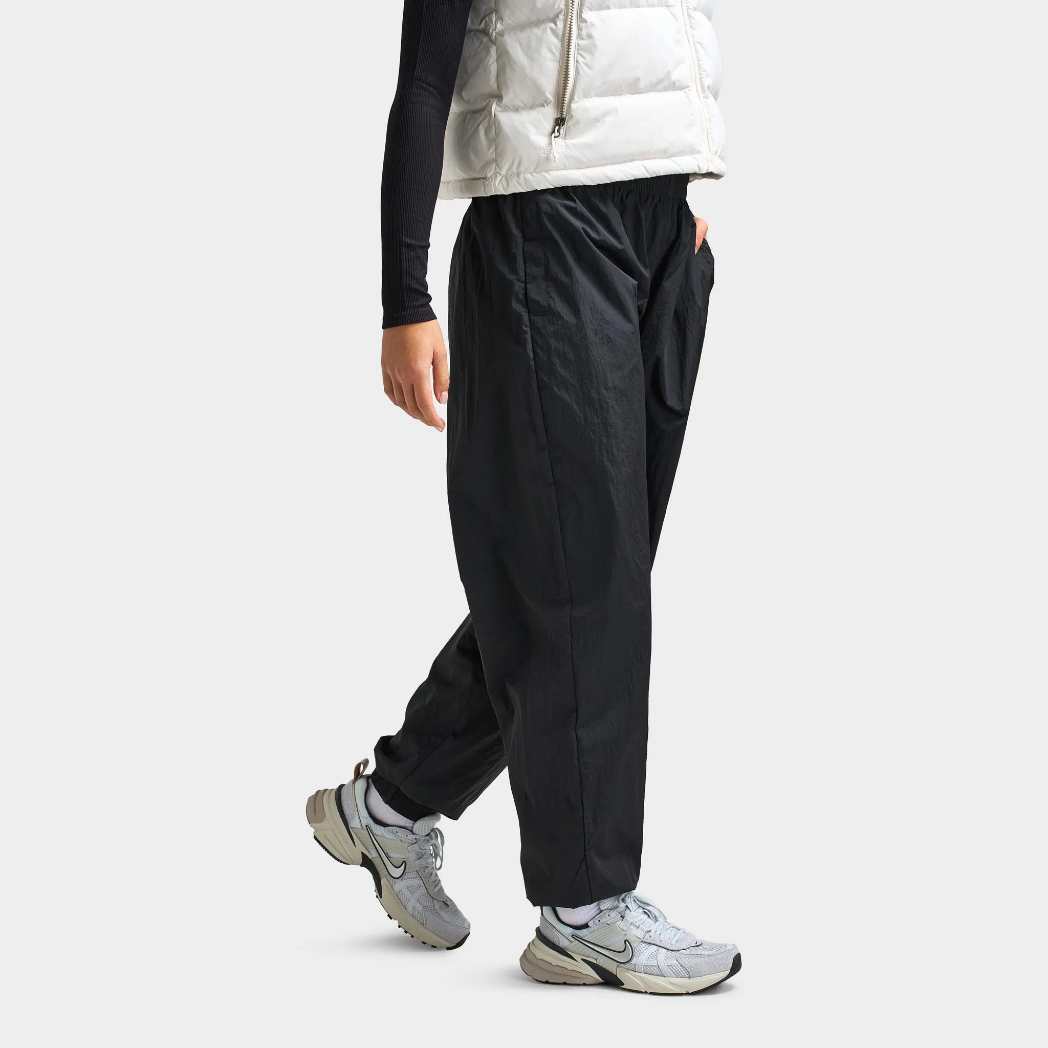 Womens Nike Nike Sportswear Women's Mid-Rise Oversized Woven Joggers Black / White